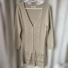 【美品】axes femme ベージュ Vネックカーディガン