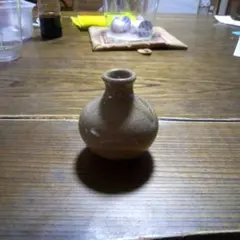 小型 ベージュ 陶器 花瓶