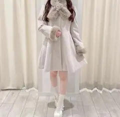 evelyn ビジューコート Mホワイト 2022 - メルカリ