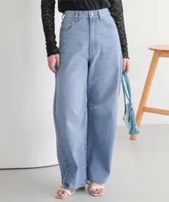 【新品】titivate カーブラインデニムパンツ　ライトブルーのサムネイル