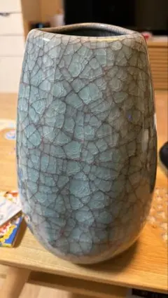 青緑色のひび割れ釉薬の陶器花瓶