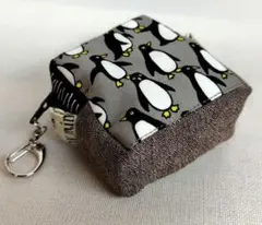 ハンドメイド✬ミニスクウェアポーチ(ペンギン柄）