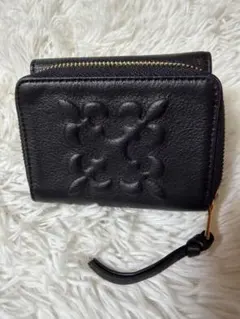 ほぼ新品ラシット　エンボスモノグラム　三つ折り財布 ウォレット ブラックのサムネイル