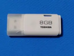 TOSHIBA USBメモリ 8GB ホワイト