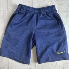 Nike キッズ　ネイビー ハーフパンツ　120-130センチ