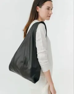 美品　BAGGU バグゥ　牛革　レザー　エコバッグ　ブラック　シボ革　A4収納のサムネイル