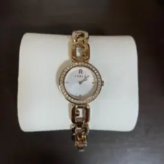 GUCCI グッチ 1600 レディース腕時計 クォーツ ゴールドカラー シェル