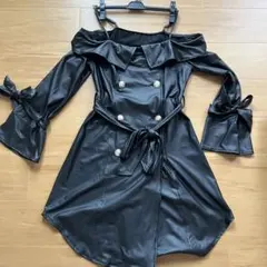 黒 オフショルダー ワンピース ダブルボタン フレア袖
