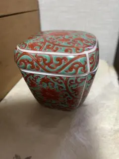 有田焼（日本）青緑と赤の装飾の茶碗蒸し椀。 5客揃い木箱入り
