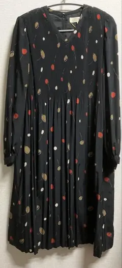 長袖プリーツロングワンピース