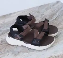 Teva/テバ 別注 ZYMIC サンダル　サイズ22のサムネイル