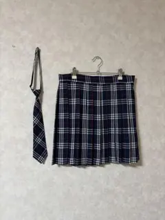 チェック柄スカートとネクタイのセット