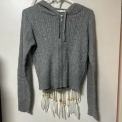 グレー フード付き クロップドニット　GU