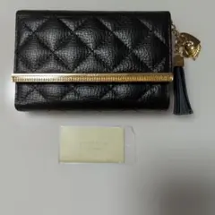 キルティング黒三つ折り財布