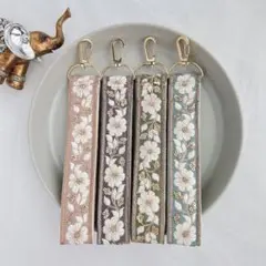 ⑅インド刺繍リボン⑅ハンドストラップ 小花柄②