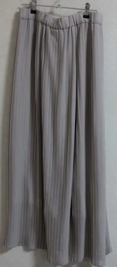 グレー プリーツ ワイドパンツ