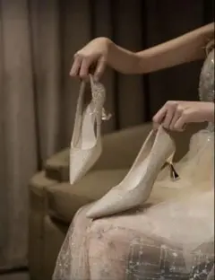 ゴールド グリッター パンプス 中ヒール