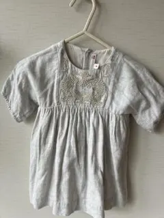 BonPoint♡ ベージュのようなグレー刺繍入り半袖ワンピース