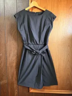 【美品】UNTITLEDネイビーブラックのフレンチスリーブひざ丈ワンピース日本製