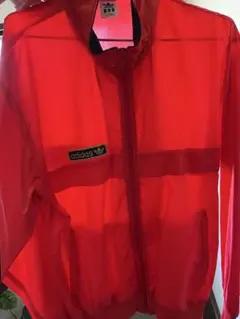 adidasナイロンパーカー