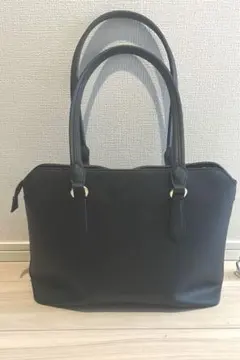 黒　ショルダーバッグ　A4サイズ