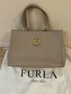 ベージュバッグ