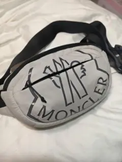 MONCLER ボディバッグ トリコロール - メルカリ