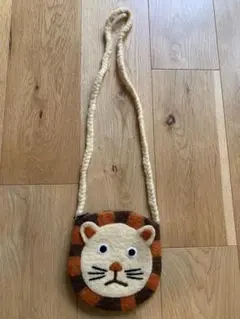 【新品】ライオンフェルトポシェット