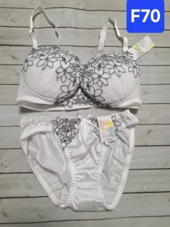 売りつくしセール❣️新品●F70,ブラジャー&ショーツMセット⑪