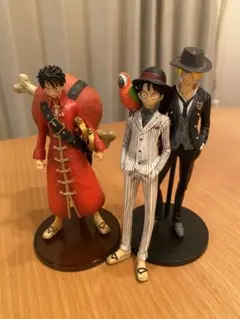 ワンピース　フィギュア　ルフィ2体＋サンジ1体