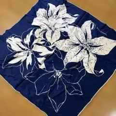絹　大判　スカーフ　首元のお洒落