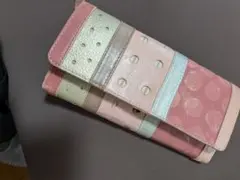 おしゃれなピンクの長財布のサムネイル