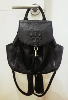 TORY BURCH トリーバーチ テア リュック シボ革 ロゴ型押し ブラック 