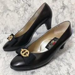 美品✨ MIHAMA【22.5】レザーパンプス アーモンドトゥ リボン 金具