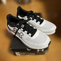 Under Armour ランニングシューズ ホワイト/ブラック　28.5