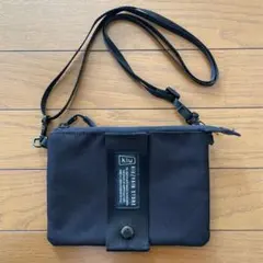 KIU エチケットポーチ　ショルダーバッグ　サコッシュ