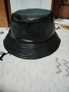 黒 合成皮革 バケットハット*お値下げ