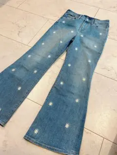 美品　GAP 花柄刺繍 デニムパンツ　ブーツカット 150㎝