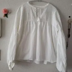 ローリーズファームホワイト刺繍ブラウス　タッセル　チュニック　L