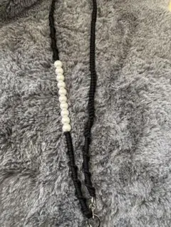 スマホショルダー　パール付き　ハンドメイド　ストラップ