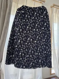 ロペピクニックネイビー 花柄 フレアスカート ひざ丈