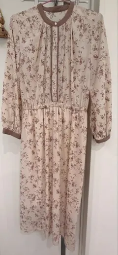 花柄ワンピースのサムネイル