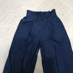 デニムパンツ、ウェストボタン可愛い❤