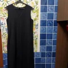 ユニクロVネック ノースリーブ ロングワンピース ブラック