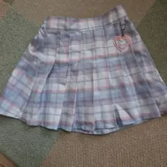 美品☆ハートの可愛いチャームつきチェック柄スカート 130cm ☆水色