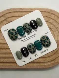 ヒョウ柄ネイルチップ（グリーン）即購入OK サイズ03247