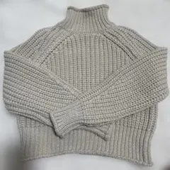 ハイネックニットセーター