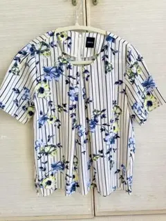 ♡美品♡【DRWCYS】 半袖シャツ 花柄 ストライプ ブラウス　白　ネイビーのサムネイル