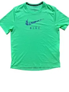 Nike グリーン Tシャツ ロゴ入り