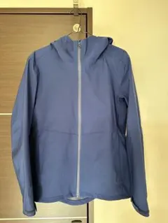 ユニクロ ブロックテック パーカー 訳あり